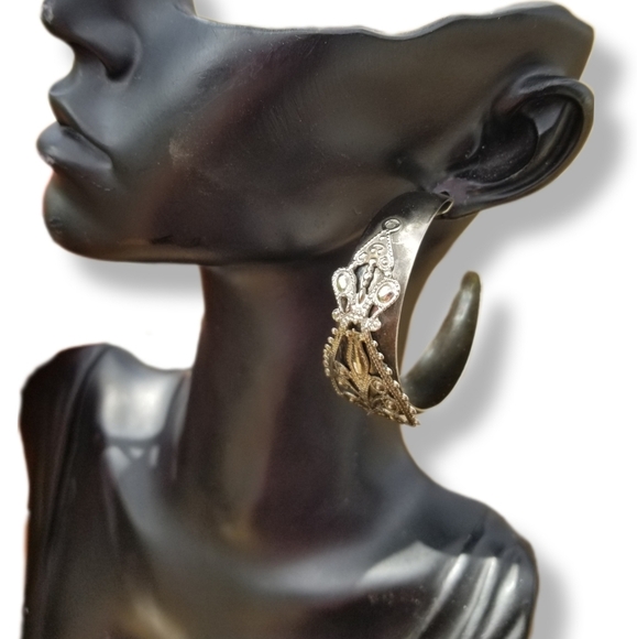 VINTAGE SILVERPLATED STEEL ORNATE DETAIL MEDIUM SIZE HOOP EARRINGS - Picture 2 of 7